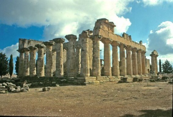 800px-CireneTempioZeus1999.jpg