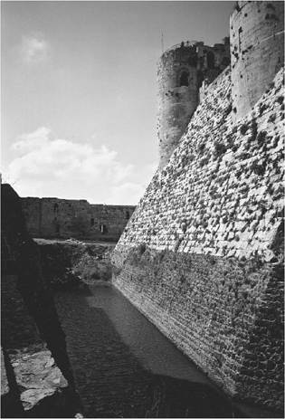Glacis and cistern, Krak des Chevaliers. (Courtesy Graham Loud)