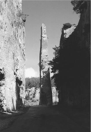 Ditch and pillar supporting the bridge, Saône. (Courtesy Graham Loud)