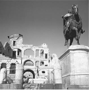 Statue of Frederick I Barbarossa, Nuremberg. (Studio Patellani/Corbis) Statue of Frederick I Barbarossa, Nuremberg. (Studio Patellani/Corbis)