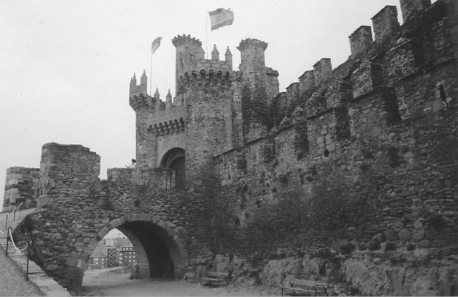 Templar castle at Ponferrada, Spain, built between 1218 and 1282 to protect pilgrims on the road to Santiago. Much of what remains today is post-Templar. (Courtesy Alfred Andrea)