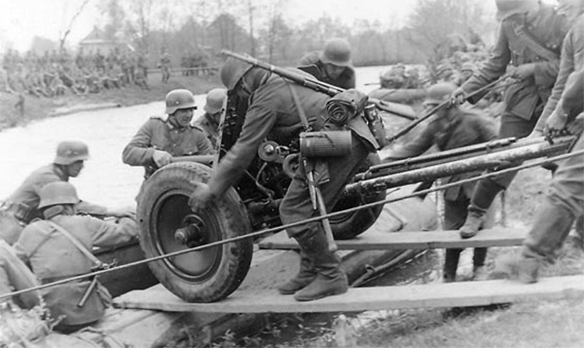 Изображение выглядит как внешний, транспорт, старый, плот