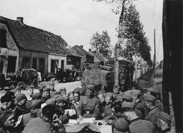 Изображение выглядит как текст, внешний, дерево, старый