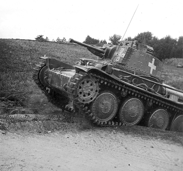 Изображение выглядит как внешний, боевая машина, небо, транспорт