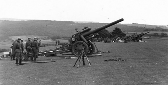 Изображение выглядит как внешний, небо, земля, оружие