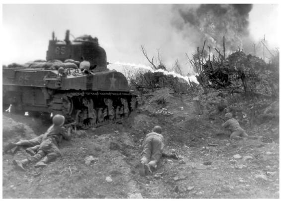 Изображение выглядит как текст, внешний, старый, боевая машина