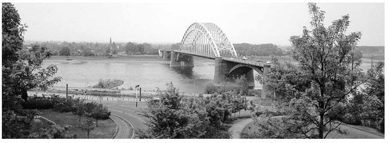 e9781783461141_i0005.jpg